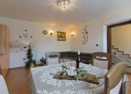 Geraeumige Duplexwohnung Mit Terrasse Und Pool Crikvenica