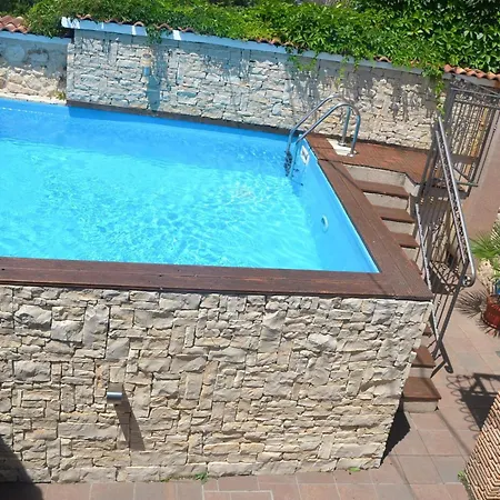 Geraeumige Duplexwohnung Mit Terrasse Und Pool