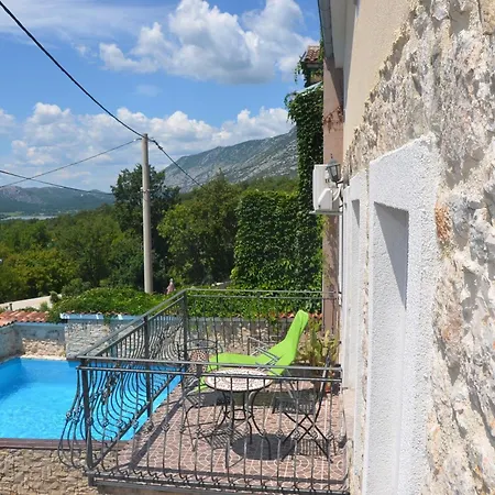 Geraeumige Duplexwohnung Mit Terrasse Und Pool *