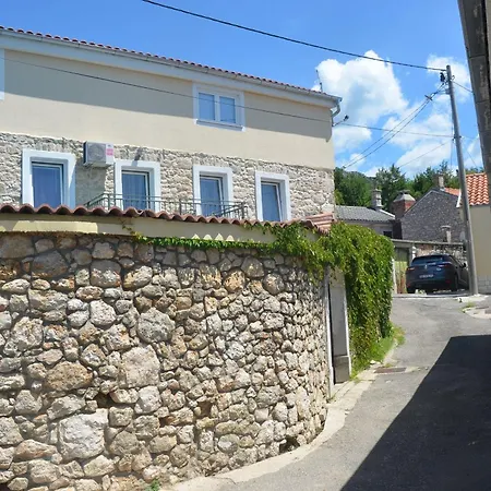 Geraeumige Duplexwohnung Mit Terrasse Und Pool Nyaraló Crikvenica