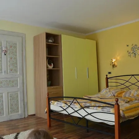 Nyaraló Geraeumige Duplexwohnung Mit Terrasse Und Pool