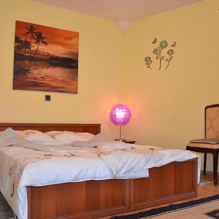 Geraeumige Duplexwohnung Mit Terrasse Und Pool Nyaraló Crikvenica