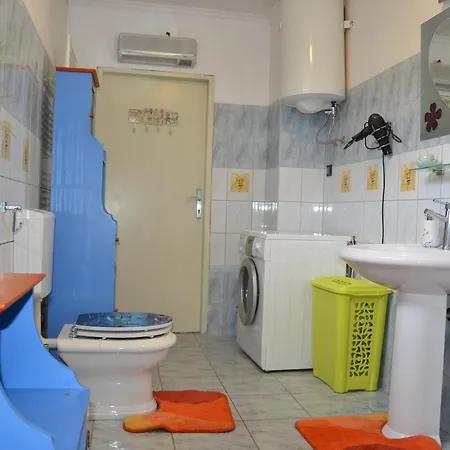 Geraeumige Duplexwohnung Mit Terrasse Und Pool Nyaraló *
