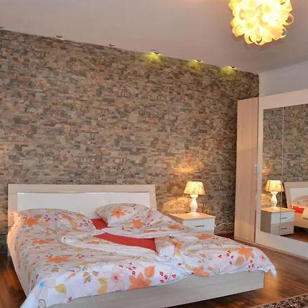 Geraeumige Duplexwohnung Mit Terrasse Und Pool Nyaraló Crikvenica